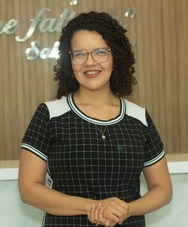 Profa. Thais Gomes